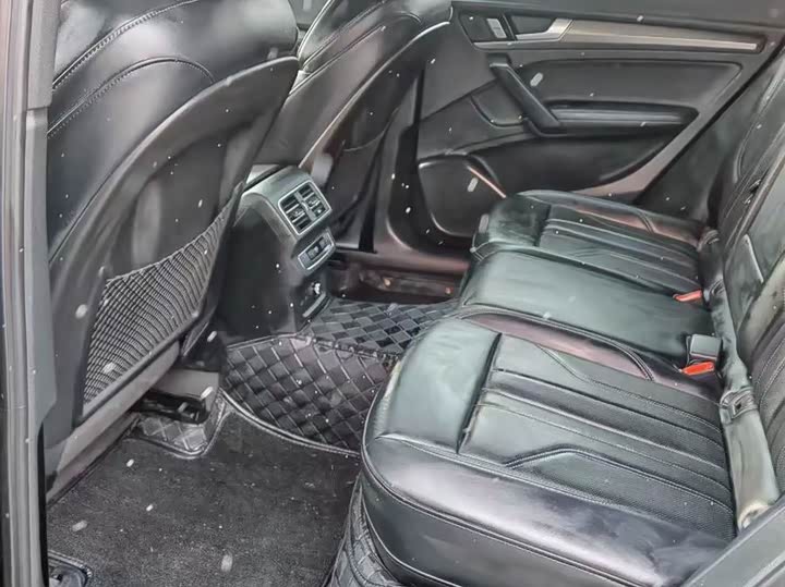 Фото 5 - Audi Q5L