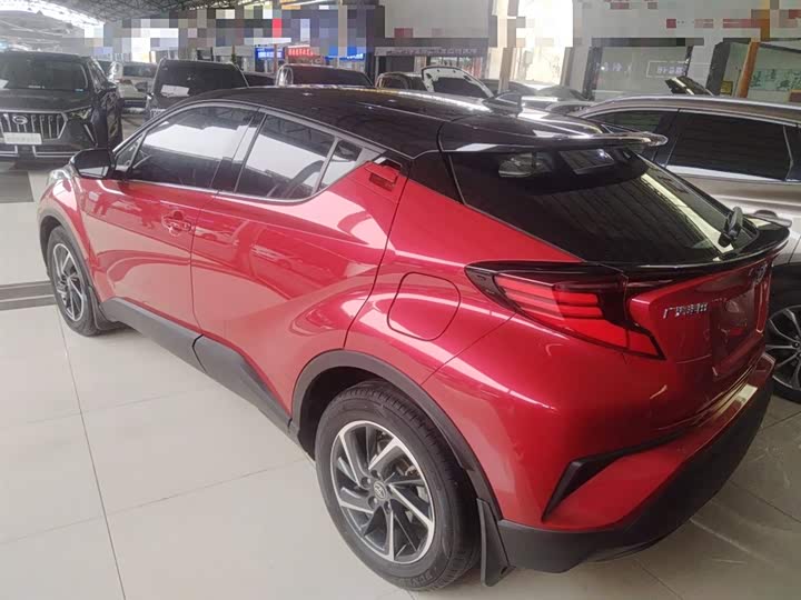Фото 5 - Toyota C-HR