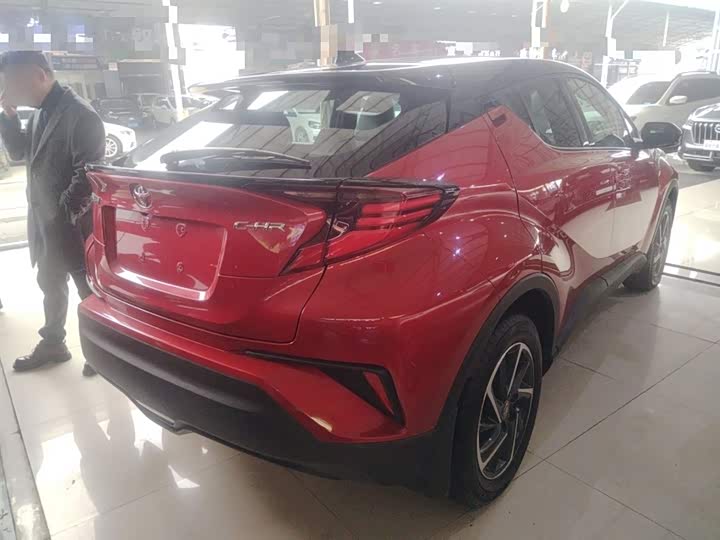 Фото 7 - Toyota C-HR