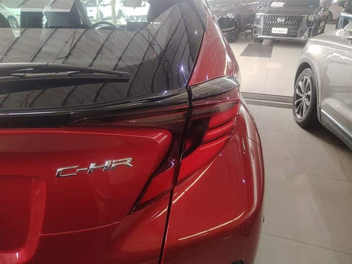Фото 8 - Toyota C-HR
