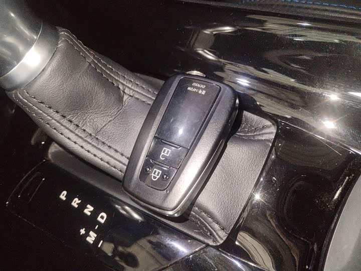 Фото 9 - Toyota C-HR