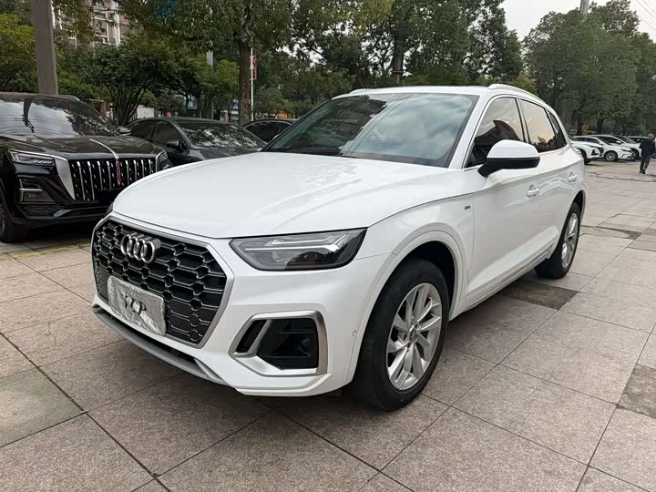 Фото 1 - Audi Q5L