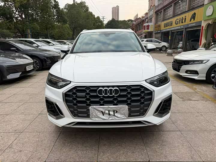 Фото 2 - Audi Q5L