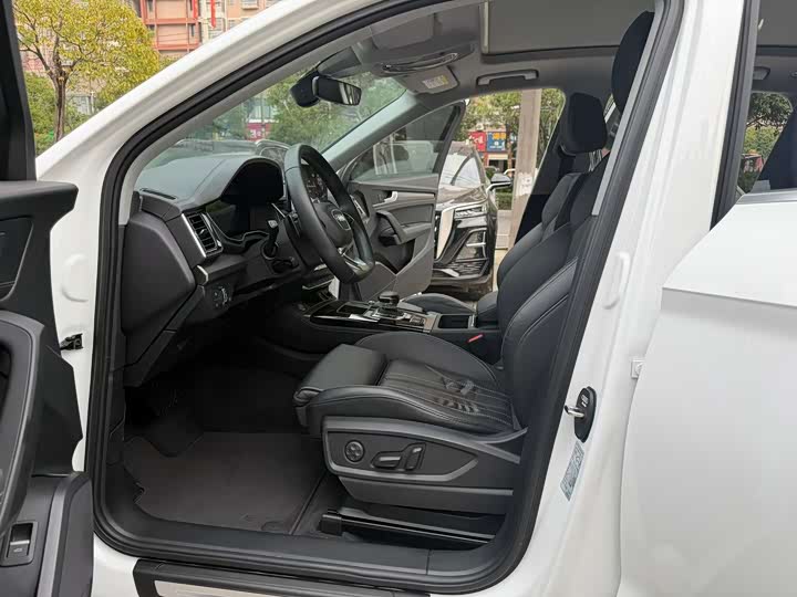 Фото 4 - Audi Q5L