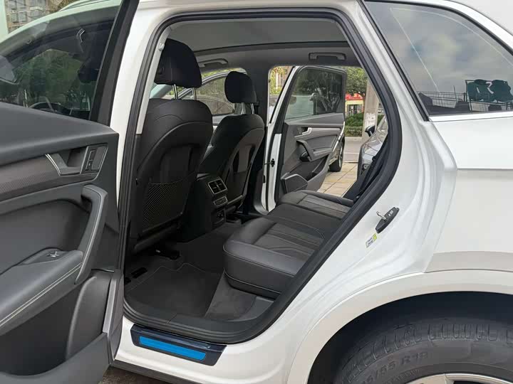 Фото 5 - Audi Q5L