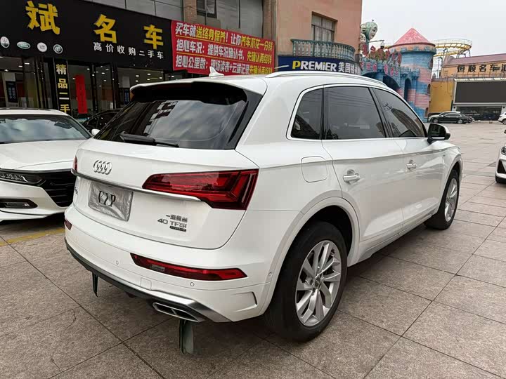 Фото 8 - Audi Q5L