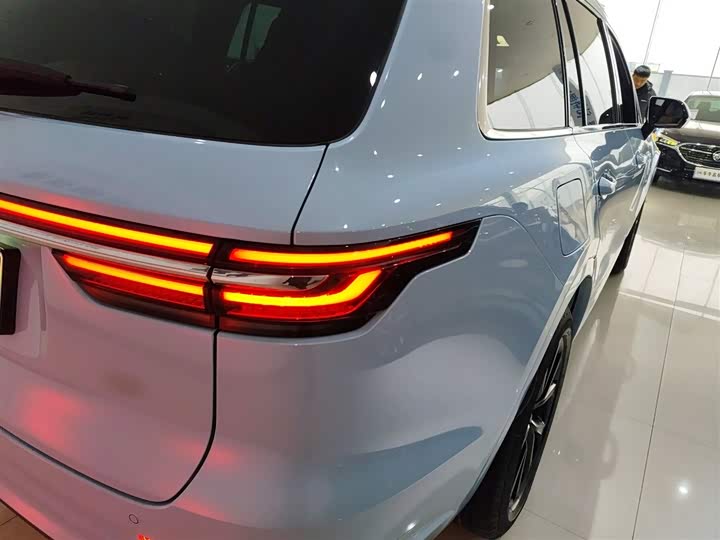 Фото 8 - LiXiang One