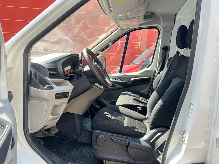 Фото 4 - Maxus V90