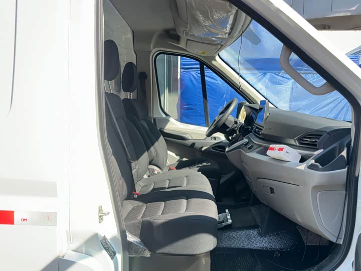 Фото 5 - Maxus V90