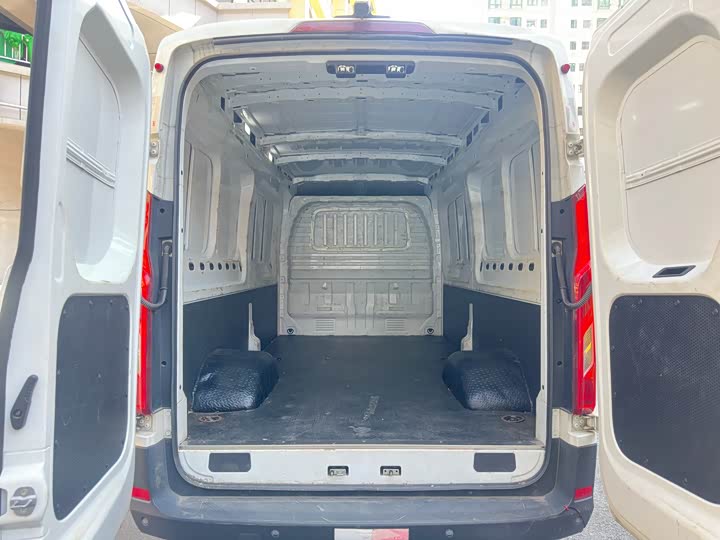 Фото 8 - Maxus V90