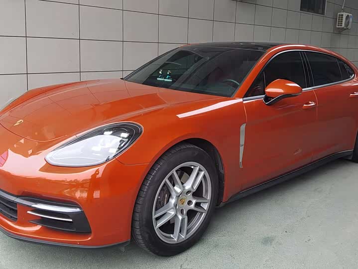 Фото 1 - Porsche Panamera