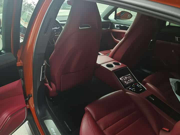 Фото 2 - Porsche Panamera