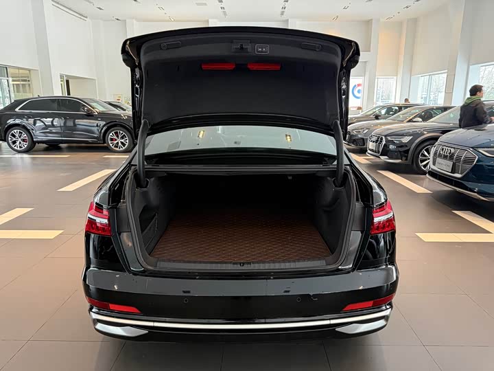 Фото 9 - Audi A6L