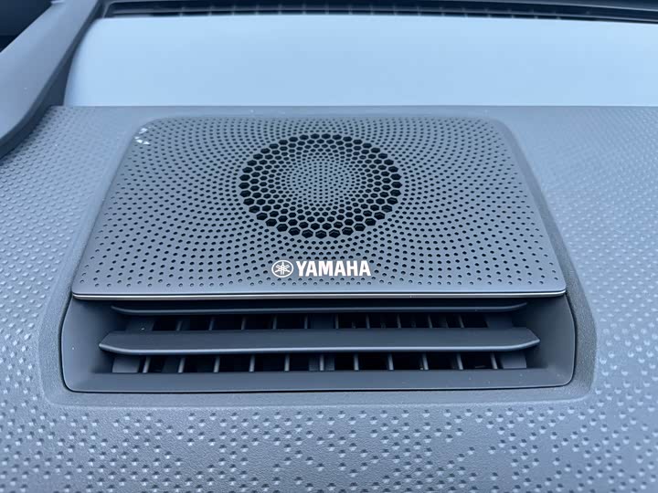 Фото 8 - Zeekr X