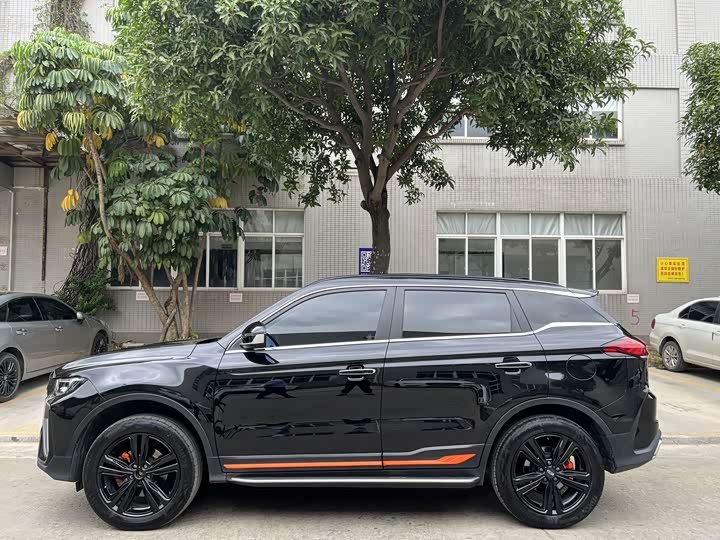 Фото 2 - Geely Atlas