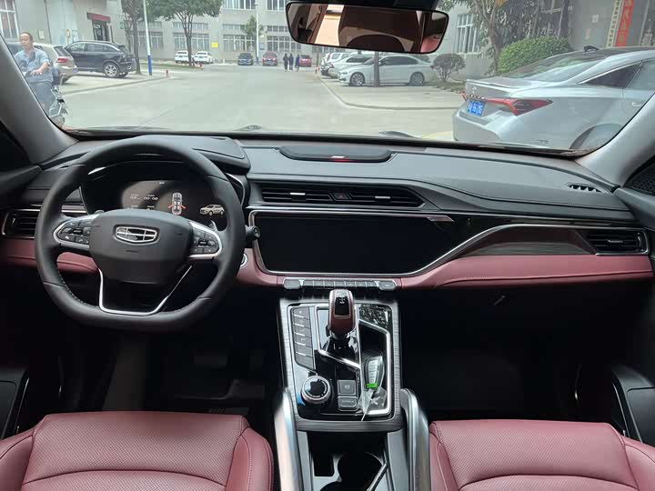 Фото 8 - Geely Atlas