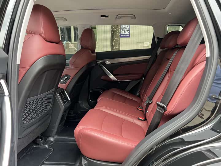 Фото 9 - Geely Atlas