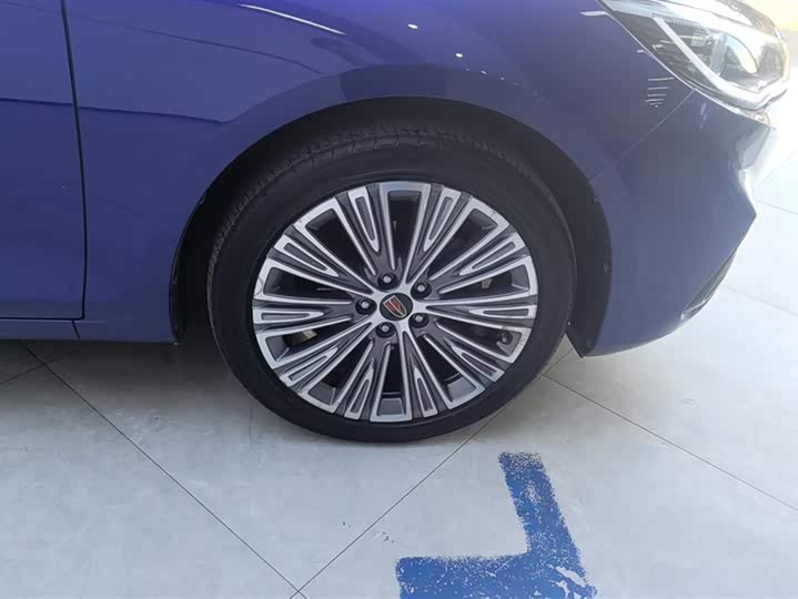 Фото 6 - Hongqi H5