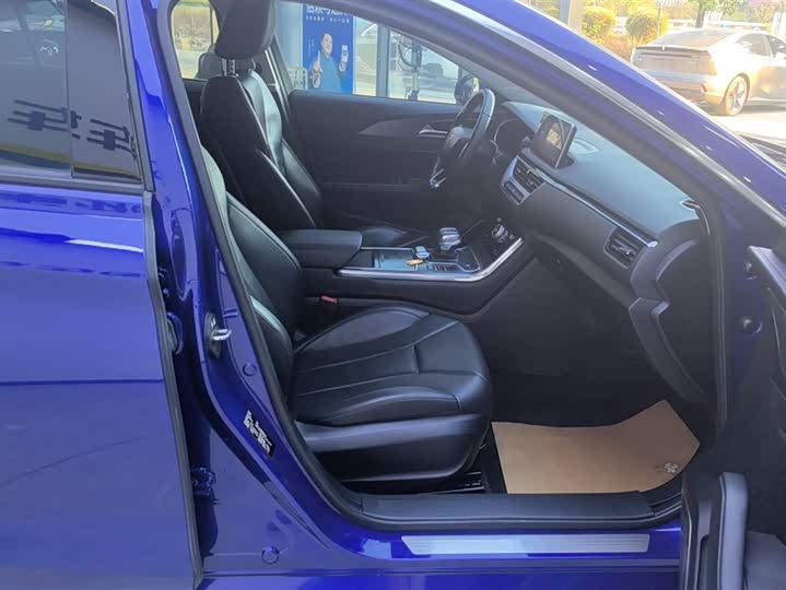 Фото 8 - Hongqi H5