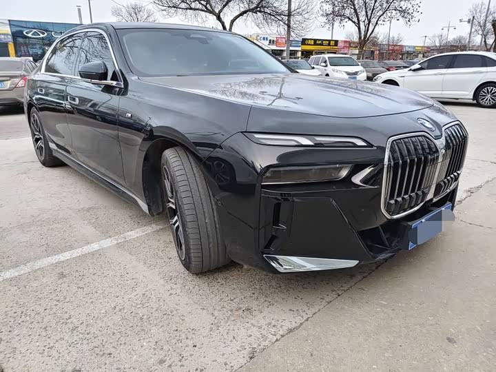 Фото 3 - BMW 7 Series