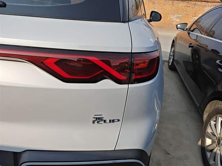 Фото 8 - BYD Yuan Up