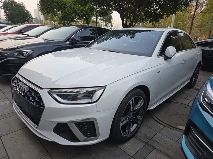 Фото 1 - Audi A4L