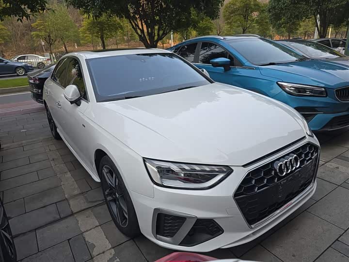 Фото 4 - Audi A4L