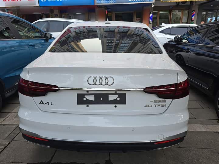 Фото 6 - Audi A4L
