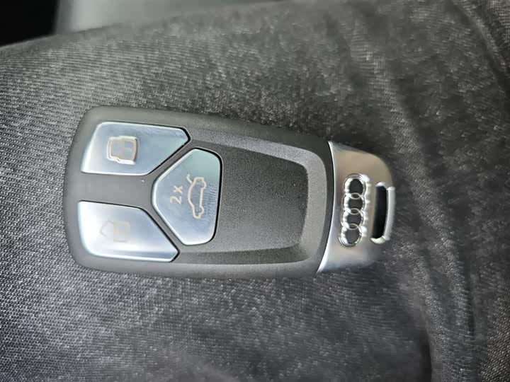 Фото 9 - Audi A4L