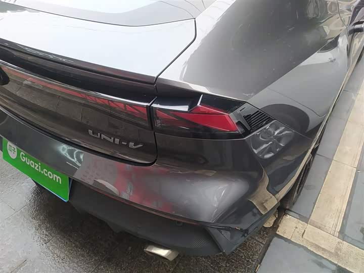 Фото 8 - Changan UNI-V