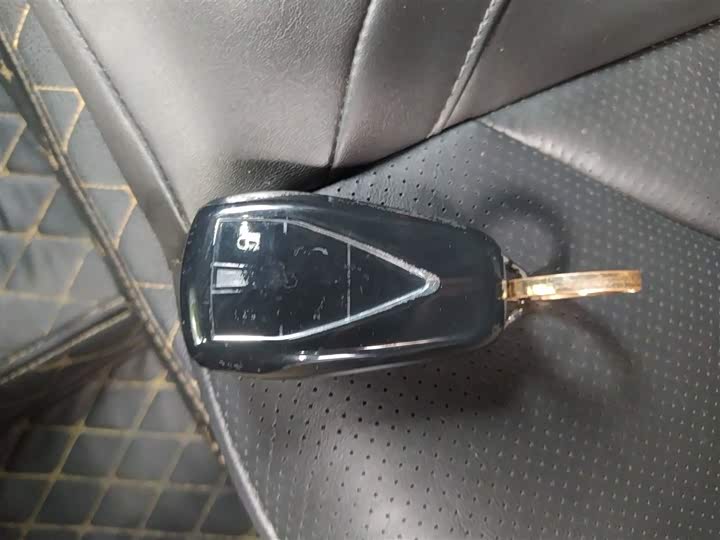 Фото 9 - Changan UNI-V