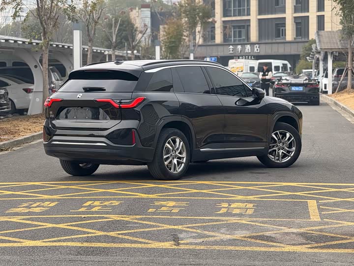 Фото 2 - Nio ES6