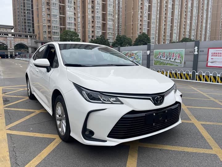 Фото 1 - Toyota Corolla