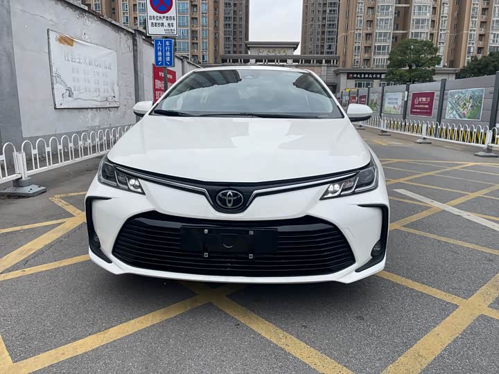 Фото 2 - Toyota Corolla