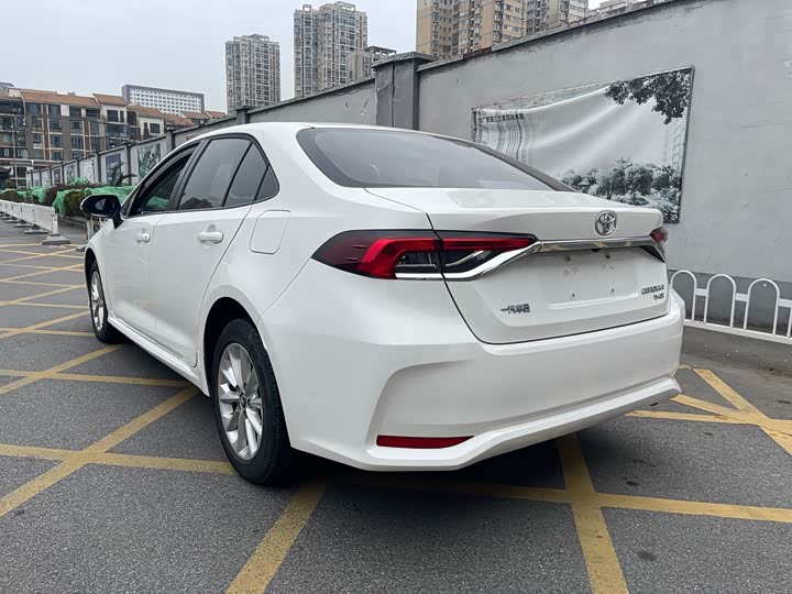 Фото 8 - Toyota Corolla