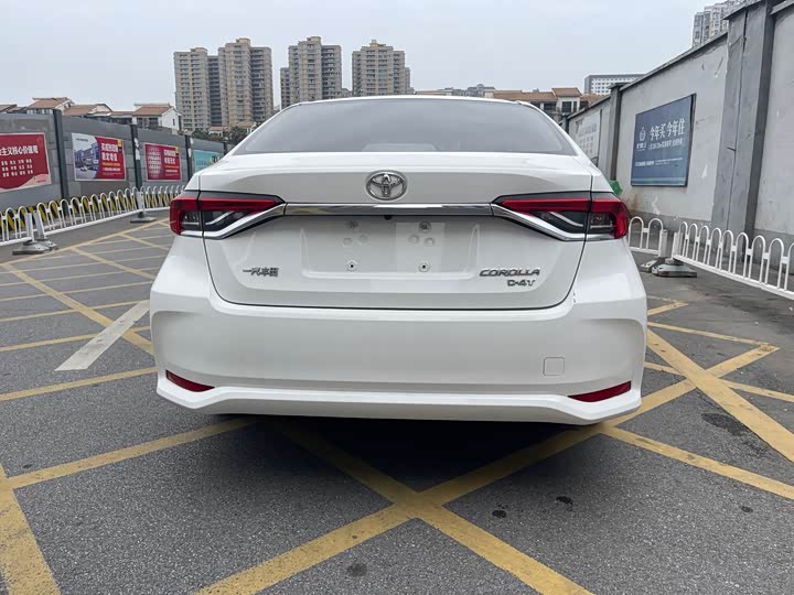 Фото 9 - Toyota Corolla