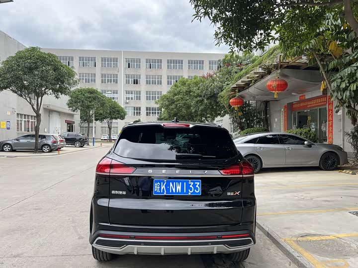 Фото 4 - Geely Atlas