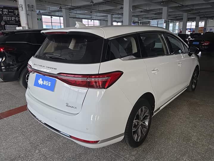 Фото 3 - BYD Song Max