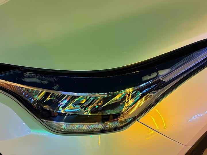 Фото 2 - Toyota C-HR