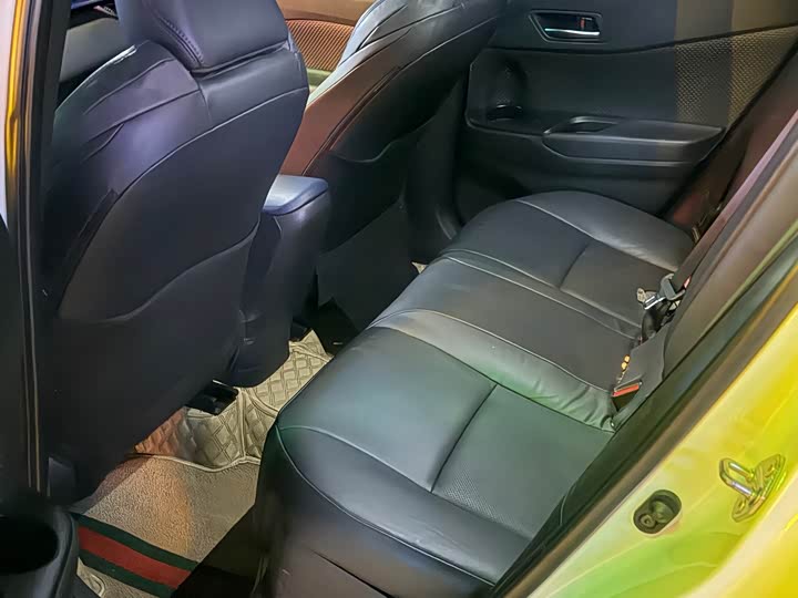 Фото 5 - Toyota C-HR