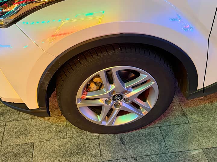 Фото 8 - Toyota C-HR