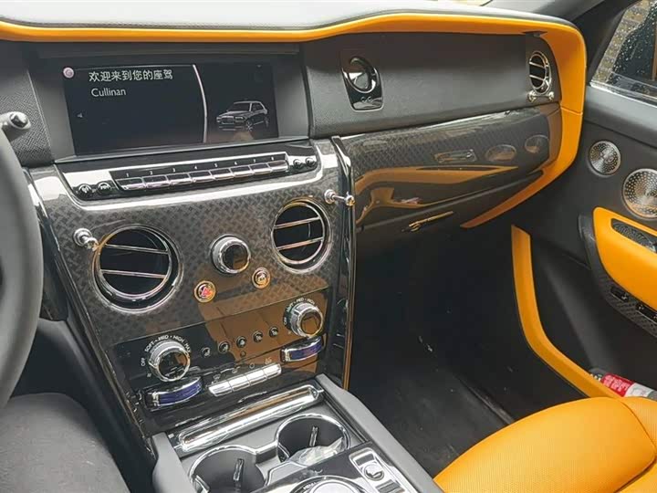 Фото 3 - Rolls-Royce Cullinan