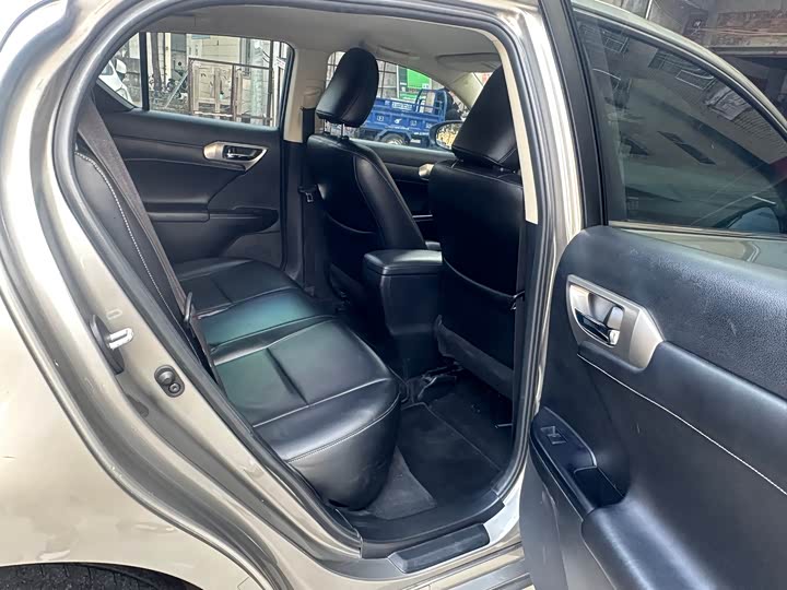 Фото 7 - Lexus CT 200h