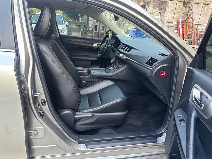 Фото 8 - Lexus CT 200h