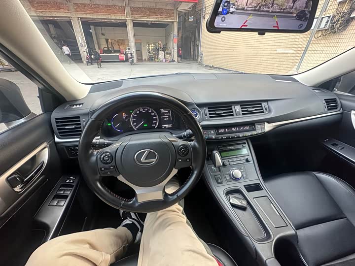 Фото 9 - Lexus CT 200h