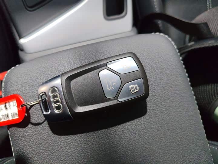 Фото 9 - Audi A4L