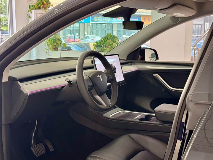 Фото 4 - Tesla Model Y