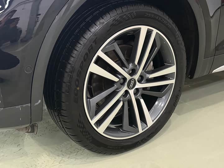 Фото 8 - Audi Q5L