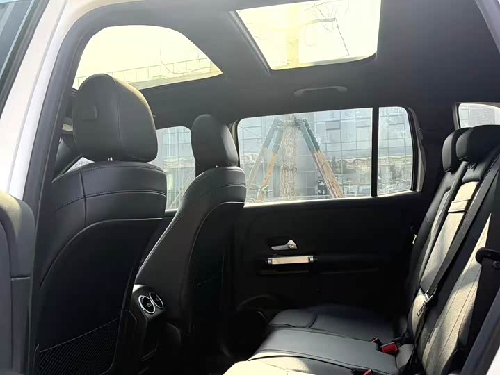 Фото 9 - Mercedes-Benz GLB-Class