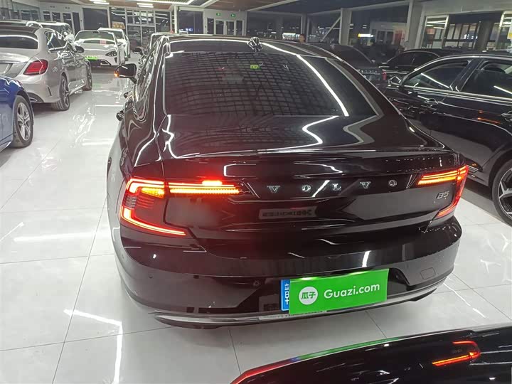 Фото 6 - Volvo S90